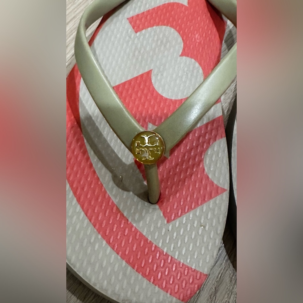 Tory Burch Emory gold logo Italian khaki & orange flip flop Sandals - Picture 3 of 6